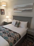 Tom Dick and Harriet's