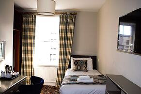 Tom Dick and Harriet's