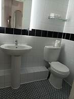 Tom Dick and Harriet's