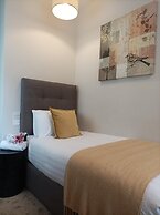 Tom Dick and Harriet's