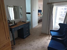 Tom Dick and Harriet's