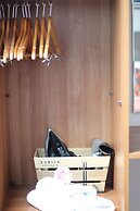 Tom Dick and Harriet's