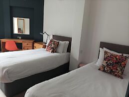 Tom Dick and Harriet's