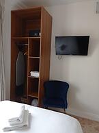 Tom Dick and Harriet's