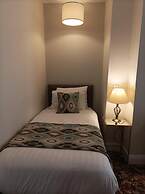 Tom Dick and Harriet's