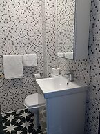 Tom Dick and Harriet's