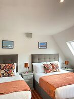 Tom Dick and Harriet's