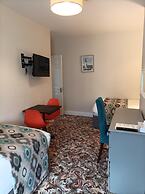 Tom Dick and Harriet's