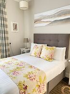 Tom Dick and Harriet's