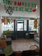 Tom Dick and Harriet's