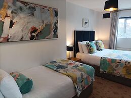 Tom Dick and Harriet's