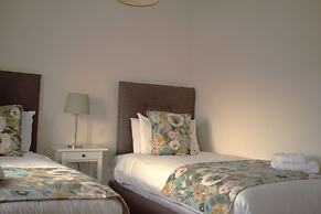 Tom Dick and Harriet's