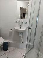 Tom Dick and Harriet's