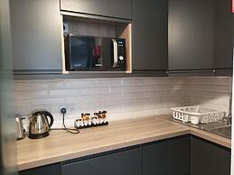 Tom Dick and Harriet's