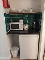 Tom Dick and Harriet's