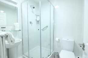 Tom Dick and Harriet's