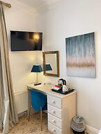 Tom Dick and Harriet's