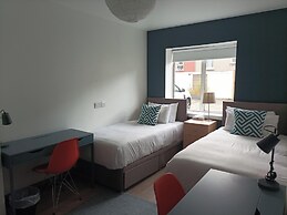 Tom Dick and Harriet's