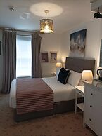 Tom Dick and Harriet's