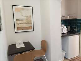 Tom Dick and Harriet's