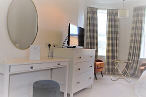 Tom Dick and Harriet's