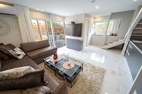 Boutique and garden apartments in Hawaii complex by YalaRent - Familie