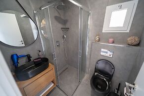 Boutique and garden apartments in Hawaii complex by YalaRent - Familie