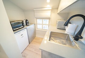 Boutique and garden apartments in Hawaii complex by YalaRent - Familie