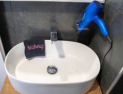 Boutique and garden apartments in Hawaii complex by YalaRent - Familie