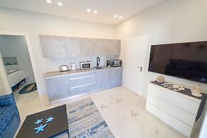 Boutique and garden apartments in Hawaii complex by YalaRent - Familie