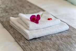 Boutique and garden apartments in Hawaii complex by YalaRent - Familie