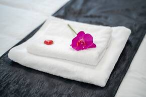 Boutique and garden apartments in Hawaii complex by YalaRent - Familie