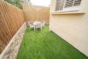 Boutique and garden apartments in Hawaii complex by YalaRent - Familie