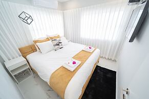 Boutique and garden apartments in Hawaii complex by YalaRent - Familie