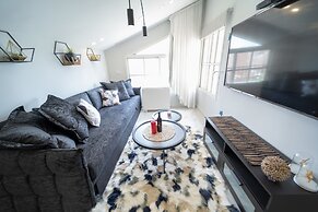 Boutique and garden apartments in Hawaii complex by YalaRent - Familie