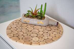 Boutique and garden apartments in Hawaii complex by YalaRent - Familie