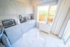 Boutique and garden apartments in Hawaii complex by YalaRent - Familie