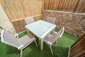 Boutique and garden apartments in Hawaii complex by YalaRent - Familie