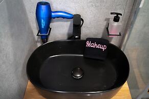 Boutique and garden apartments in Hawaii complex by YalaRent - Familie