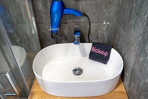 Boutique and garden apartments in Hawaii complex by YalaRent - Familie