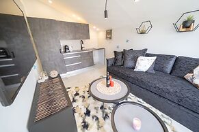 Boutique and garden apartments in Hawaii complex by YalaRent - Familie