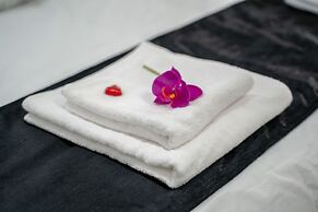 Boutique and garden apartments in Hawaii complex by YalaRent - Familie