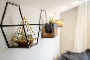 Boutique and garden apartments in Hawaii complex by YalaRent - Familie