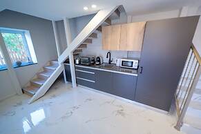 Boutique and garden apartments in Hawaii complex by YalaRent - Familie