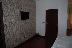 Kings Court Apartment
