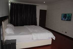 Kings Court Apartment