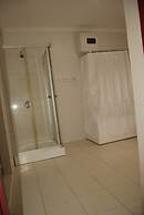 Kings Court Apartment