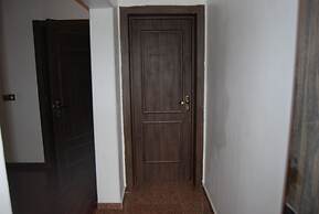 Kings Court Apartment