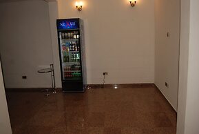 Kings Court Apartment