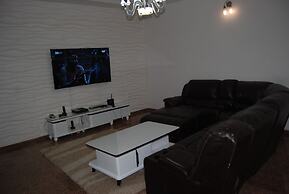 Kings Court Apartment